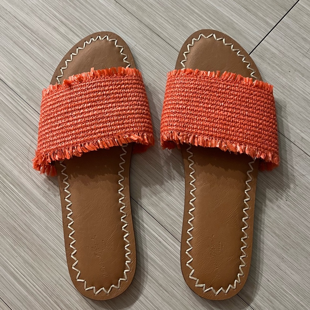 Women’s woven orange slide sandal with fringe detail women’s size 9 1/2